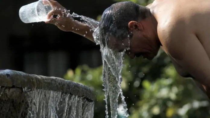 Navidad a las brasas: Santiago se prepara para un calor de 39° este año. Navidad a las brasas: Santiago se prepara para un calor de 39° este año.