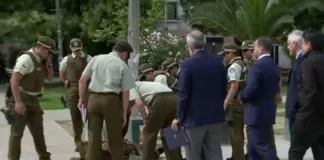 Carabinera se desmaya durante conferencia del subsecretario Cordero.