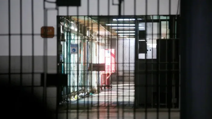 Un reo apuñalado en la cárcel de Punta Arenas: 13 heridas y un oscuro trasfondo. Un reo apuñalado en la cárcel de Punta Arenas: 13 heridas y un oscuro trasfondo.