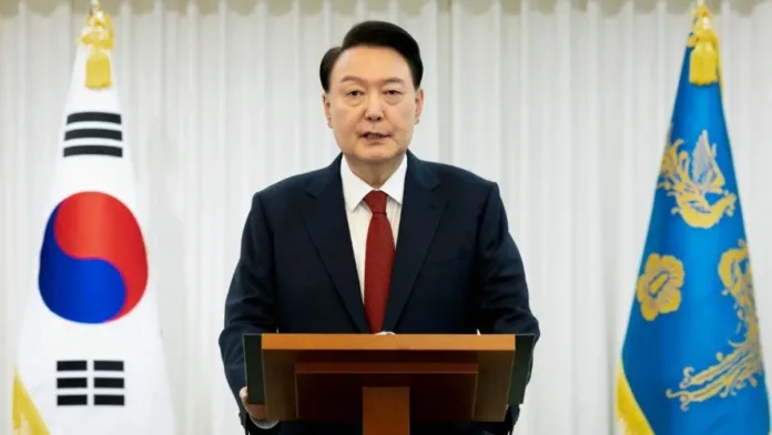 El presidente de Corea del Sur destituido por su fallido intento de ley marcial. El presidente de Corea del Sur destituido por su fallido intento de ley marcial.