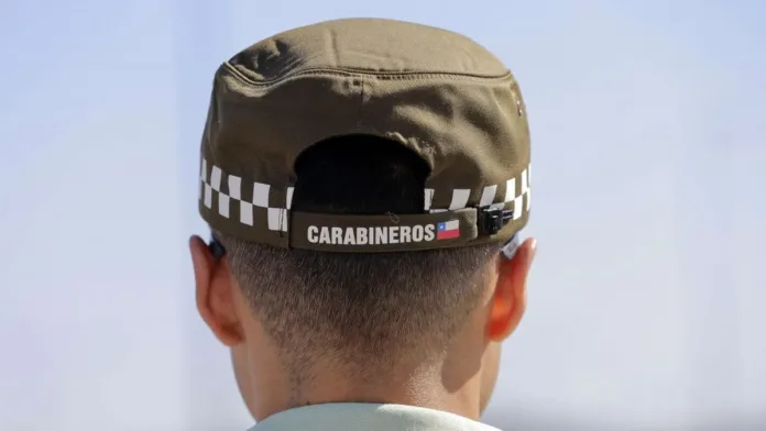 Carabinero dado de baja por tocar marihuana sin guantes; justicia ordena su regreso. Carabinero dado de baja por tocar marihuana sin guantes; justicia ordena su regreso.
