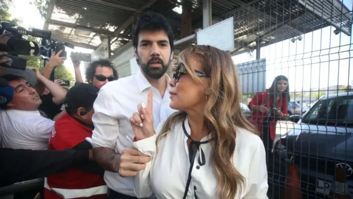 La justicia evalúa el regreso de Cathy Barriga a su hogar tras la controversia. La justicia evalúa el regreso de Cathy Barriga a su hogar tras la controversia.