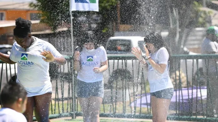 Descubre las 43 nuevas plazas de agua en la RM para disfrutar este verano. Descubre las 43 nuevas plazas de agua en la RM para disfrutar este verano.