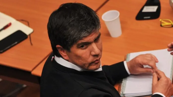 Fiscalía investiga a Manuel Monsalve por delitos sexuales y uso irregular de fondos. Fiscalía investiga a Manuel Monsalve por delitos sexuales y uso irregular de fondos.