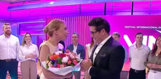 Karen Doggenweiler llama la atención a Rafael Araneda tras su primer encontrón.