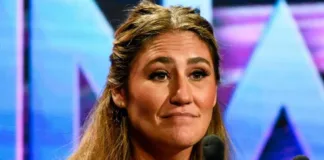 Belén Mora responde con firmeza a una seguidora sobre su futuro en el país.