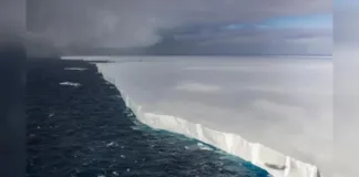 El iceberg más grande del mundo avanza hacia una isla del Atlántico Sur.