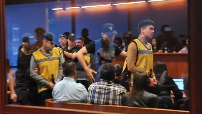 Seis imputados condenados por el histórico “Robo del Siglo” en el Aeropuerto de Santiago. Seis imputados condenados por el histórico “Robo del Siglo” en el Aeropuerto de Santiago.