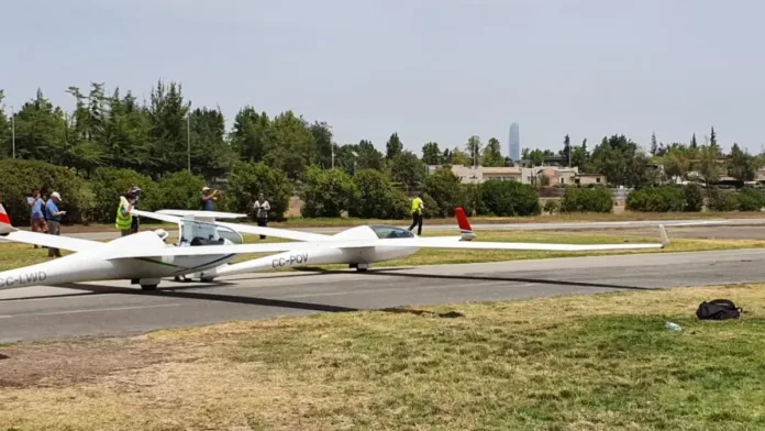 Tragedia en Vitacura: piloto fallece en accidente aéreo en el aeródromo municipal. Tragedia en Vitacura: piloto fallece en accidente aéreo en el aeródromo municipal.