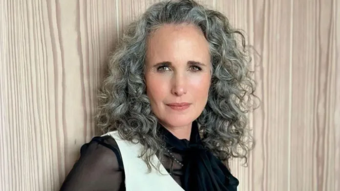Andie MacDowell comparte su lucha contra una enfermedad dolorosa y sus temores. Andie MacDowell comparte su lucha contra una enfermedad dolorosa y sus temores.