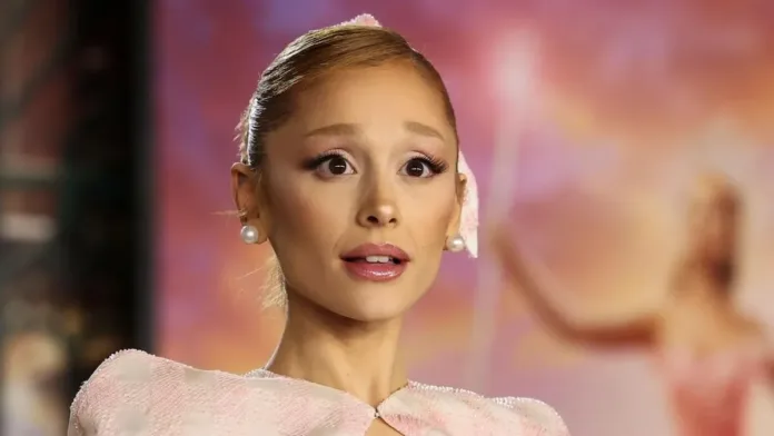 Ariana Grande aclara: "No uso Botox ni rellenos desde hace cuatro años". Ariana Grande aclara: "No uso Botox ni rellenos desde hace cuatro años".