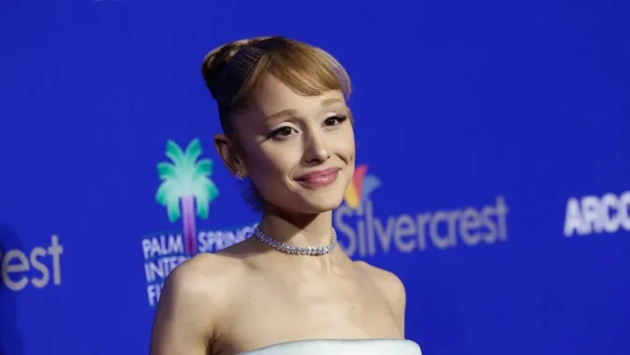 Ariana Grande: un estilo inspirado en Audrey Hepburn y reflexiones sobre el bótox. Ariana Grande: un estilo inspirado en Audrey Hepburn y reflexiones sobre el bótox.