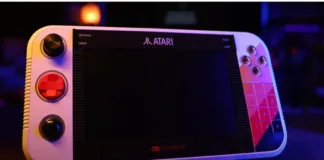 Atari revela su consola portátil retro con trackball y gatillos en CES 2025.
