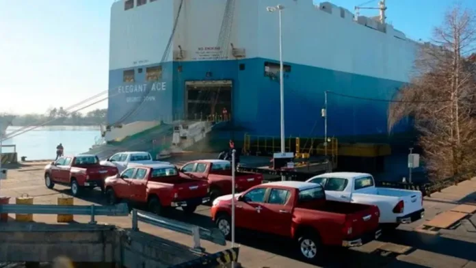 La industria automotriz espera beneficios como los del campo tras la baja de retenciones. La industria automotriz espera beneficios como los del campo tras la baja de retenciones.