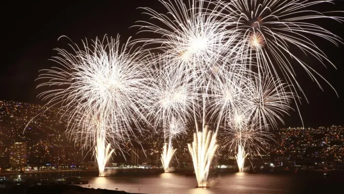 Año Nuevo en Valparaíso y Viña: un espectáculo pirotécnico inolvidable. Año Nuevo en Valparaíso y Viña: un espectáculo pirotécnico inolvidable.