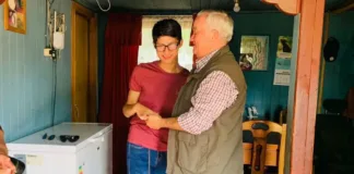 El padre de Benjamín Rivas celebra su logro académico con orgullo y emoción.