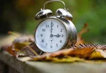 Chile 2025: Impacto del cambio al horario de invierno en nuestra rutina diaria.