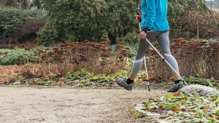 Caminata nórdica: quema calorías y fortalece tu cuerpo de manera efectiva. Caminata nórdica: quema calorías y fortalece tu cuerpo de manera efectiva.