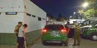 Persecución policial culmina con la detención de dos sospechosos de robo.