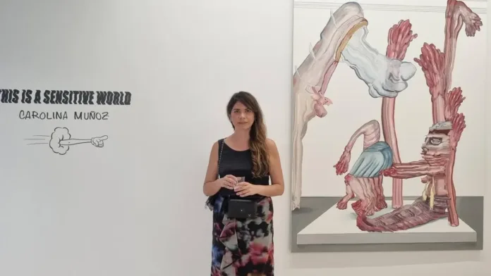 La ganadora de la Beca Arte CCU presenta su obra inaugural en Santiago. La ganadora de la Beca Arte CCU presenta su obra inaugural en Santiago.
