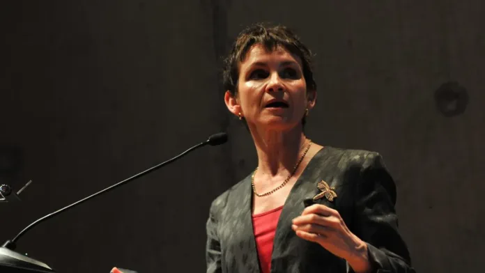 La Ministra Tohá apoya al fiscal Barros en el caso Ojeda por motivaciones políticas. La Ministra Tohá apoya al fiscal Barros en el caso Ojeda por motivaciones políticas.