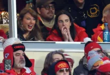Taylor Swift celebra la victoria de los Chiefs en playoffs junto a su familia y Caitlin Clark.