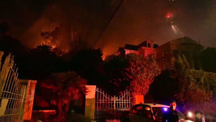 México envía bomberos a Los Ángeles en un acto de solidaridad ante los incendios. México envía bomberos a Los Ángeles en un acto de solidaridad ante los incendios.