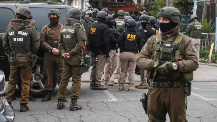 Operativo en Conchalí por seis homicidios; detenido implicado en feria navideña. Operativo en Conchalí por seis homicidios; detenido implicado en feria navideña.