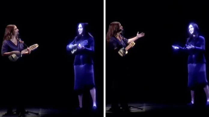 Violeta Parra resucita en el Congreso Futuro con un emotivo holograma y Javiera Parra. Violeta Parra resucita en el Congreso Futuro con un emotivo holograma y Javiera Parra.