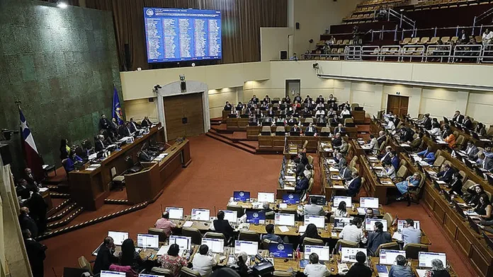 Reforma de notarios avanza a comisión mixta; se discuten cambios clave en el sistema. Reforma de notarios avanza a comisión mixta; se discuten cambios clave en el sistema.