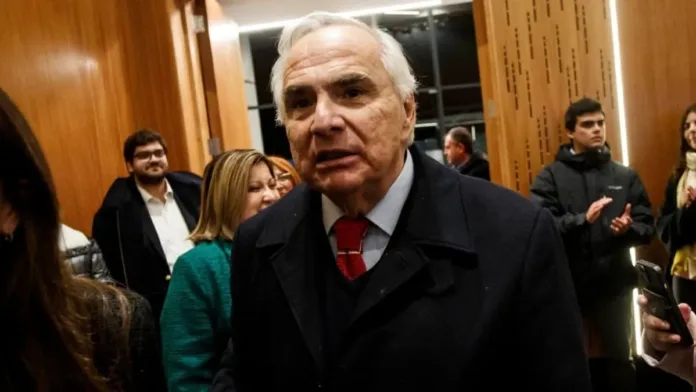 Rechazo al desafuero de 10 diputados oficialistas propuesto por Chadwick. Rechazo al desafuero de 10 diputados oficialistas propuesto por Chadwick.
