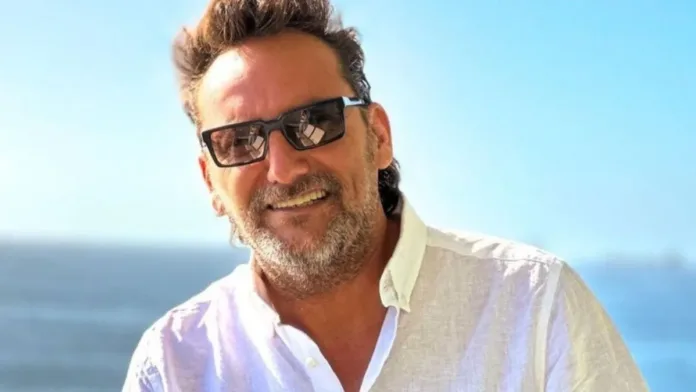 Daniel Fuenzalida y una fan en Olmué 2025: un momento exclusivo fuera de pantalla. Daniel Fuenzalida y una fan en Olmué 2025: un momento exclusivo fuera de pantalla.