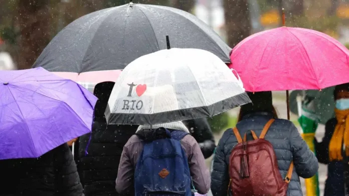 Tormentas eléctricas en el norte y lluvias en el sur: pronóstico del viernes en Chile. Tormentas eléctricas en el norte y lluvias en el sur: pronóstico del viernes en Chile.