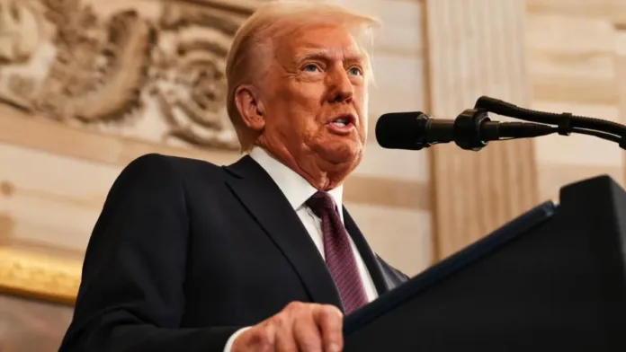 Trump impone aranceles del 25% a Colombia por rechazar migrantes deportados. Trump impone aranceles del 25% a Colombia por rechazar migrantes deportados.