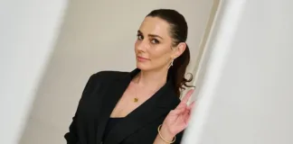 Javiera Díaz de Valdés critica a Pablo Mackenna por su deuda de pensión alimenticia.