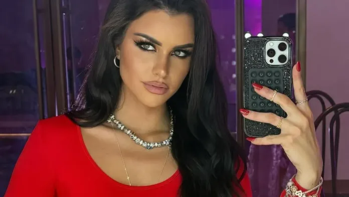 Emilia Dides sin maquillaje: belleza natural que conquista corazones. Emilia Dides sin maquillaje: belleza natural que conquista corazones.