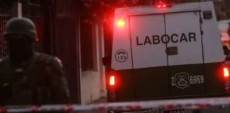 Detienen a hombre de 35 años por posible conexión en muerte de mujer en Estación Central.