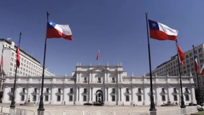 Ídolo de Colo Colo suena como candidato presidencial: ¿competirá con Matthei? Ídolo de Colo Colo suena como candidato presidencial: ¿competirá con Matthei?