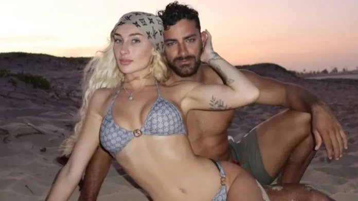Fran Maira sorprende con un mensaje a Austin Palao en plena soltería. Fran Maira sorprende con un mensaje a Austin Palao en plena soltería.
