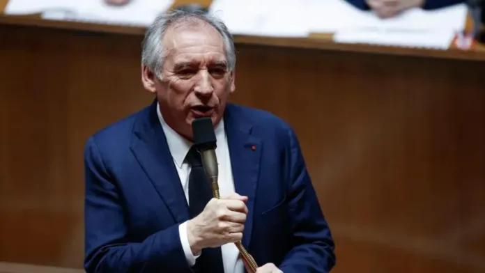 El nuevo primer ministro francés propone renegociar la reforma de pensiones de Macron. El nuevo primer ministro francés propone renegociar la reforma de pensiones de Macron.