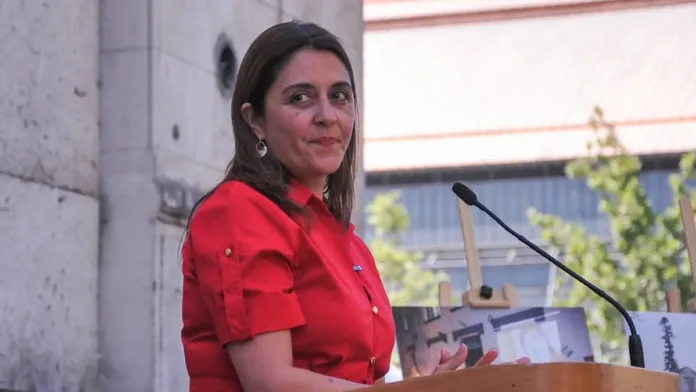 Boric destituye a Marcela Sandoval por la fallida compra de la casa de Allende. Boric destituye a Marcela Sandoval por la fallida compra de la casa de Allende.