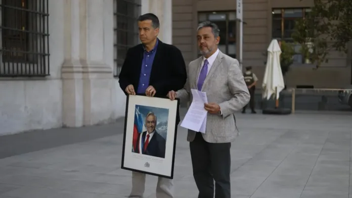 Diputados RN exigen urgencia al presidente Boric para estatua a Piñera. Diputados RN exigen urgencia al presidente Boric para estatua a Piñera.