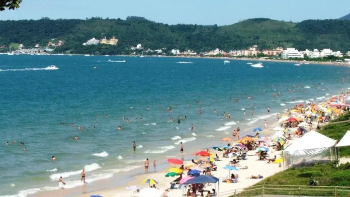 Brote de gastroenteritis en playas del sur de Brasil: prevención y atención médica. Brote de gastroenteritis en playas del sur de Brasil: prevención y atención médica.