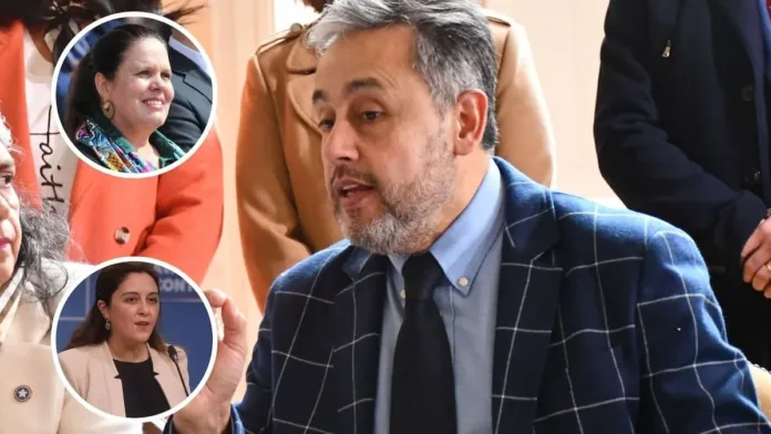 Diputados RN piden renuncia de ministras tras fallida compra de casa de Allende. Diputados RN piden renuncia de ministras tras fallida compra de casa de Allende.