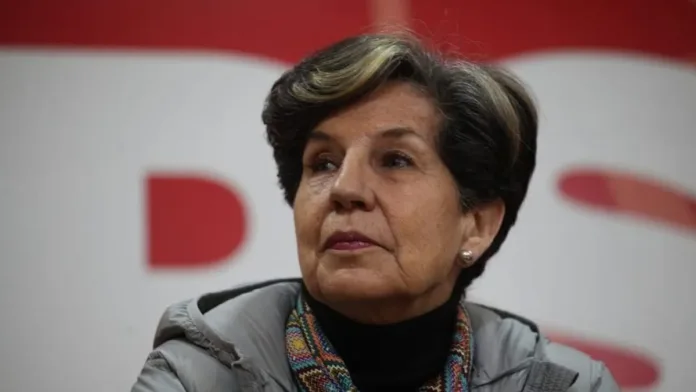 Republicanos piden destitución de Isabel Allende por polémica compra de casa. Republicanos piden destitución de Isabel Allende por polémica compra de casa.