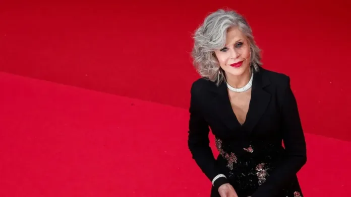 Jane Fonda comparte su rutina de ejercicios a los 87 años y su secreto de vitalidad. Jane Fonda comparte su rutina de ejercicios a los 87 años y su secreto de vitalidad.