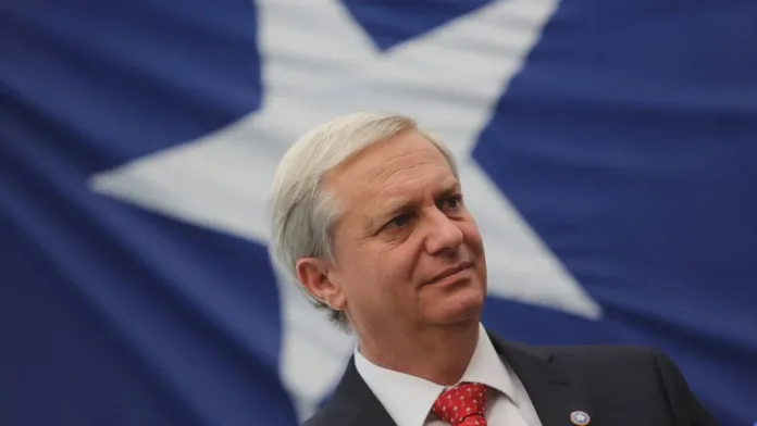 José Antonio Kast se une a Eduardo Artés como candidato presidencial 2025. José Antonio Kast se une a Eduardo Artés como candidato presidencial 2025.