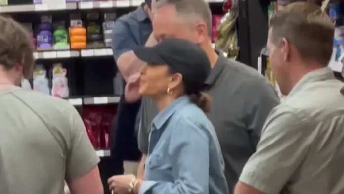 Kamala Harris disfruta de un día de compras tras su mandato como vicepresidenta. Kamala Harris disfruta de un día de compras tras su mandato como vicepresidenta.
