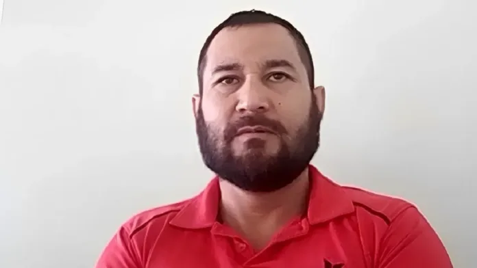 Excarabinero detenido en Argentina por femicidio y parricidio frustrado. Excarabinero detenido en Argentina por femicidio y parricidio frustrado.