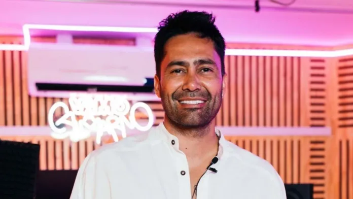 Luis Jiménez debuta en el lujoso negocio de fiestas en la playa y cata de gin. Luis Jiménez debuta en el lujoso negocio de fiestas en la playa y cata de gin.